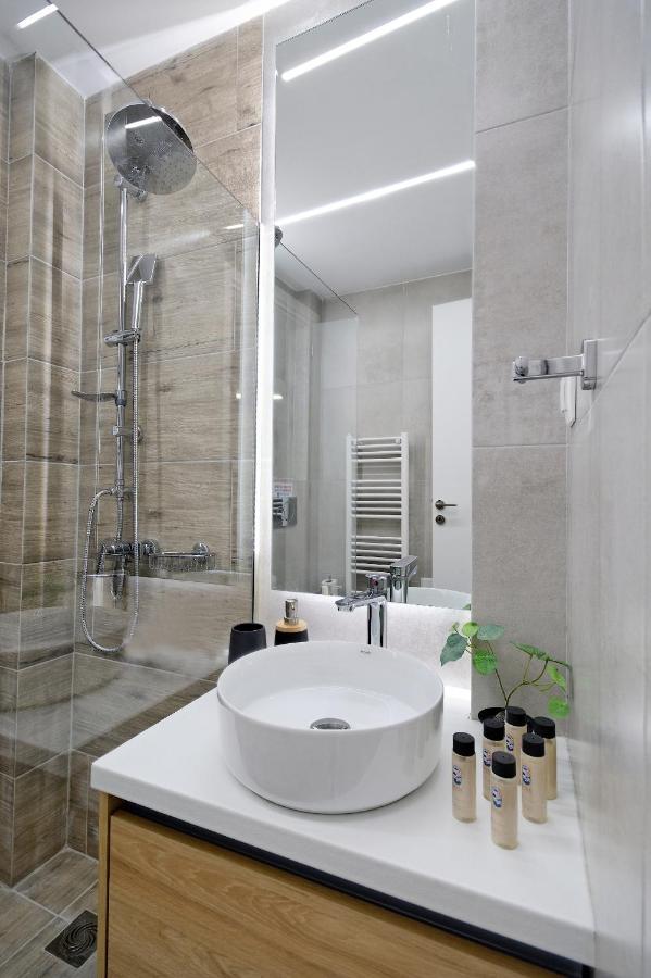 Elegant Big Apartment In Athens Center With Balcony Exteriör bild
